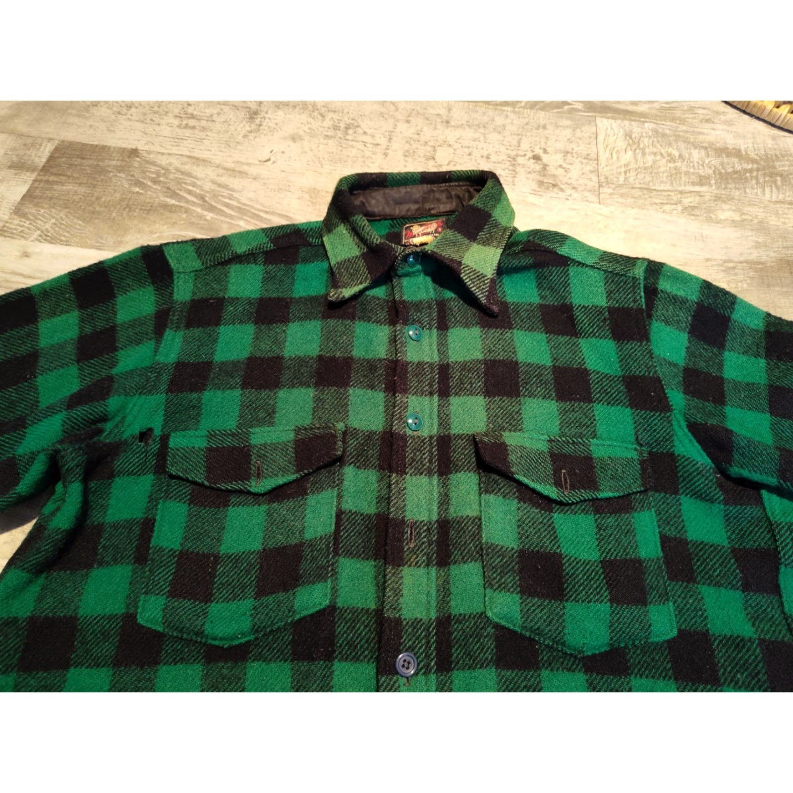 Vintage VINTAGE 1950s Woolrich Wool Flannel Plaid Button-Up Shirt Mens Heavyweight Size 16 Green Outdoor Workwear Size US L / EU 52-54 / 3 - 4 Thumbnail