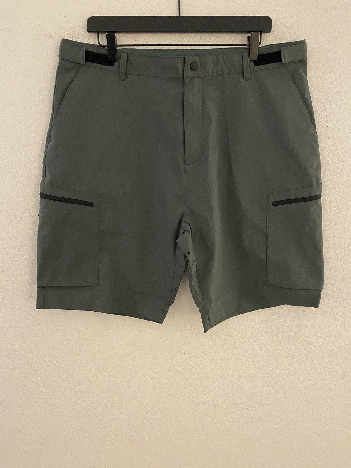 image of Carhartt Wip Hewitt Short Hemlock Green XL Nwt, Men's (Size 38)