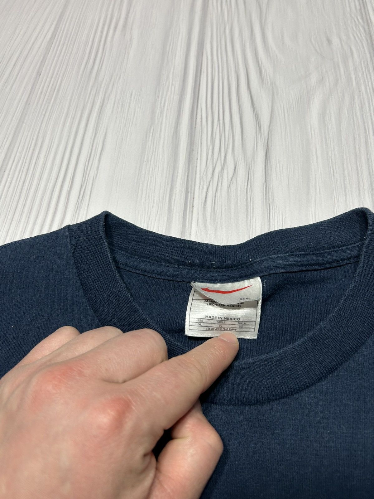 Nike Vintage 90s Nike Center Logo Swoosh T-Shirt Size XL Size US XL / EU 56 / 4 - 8 Thumbnail
