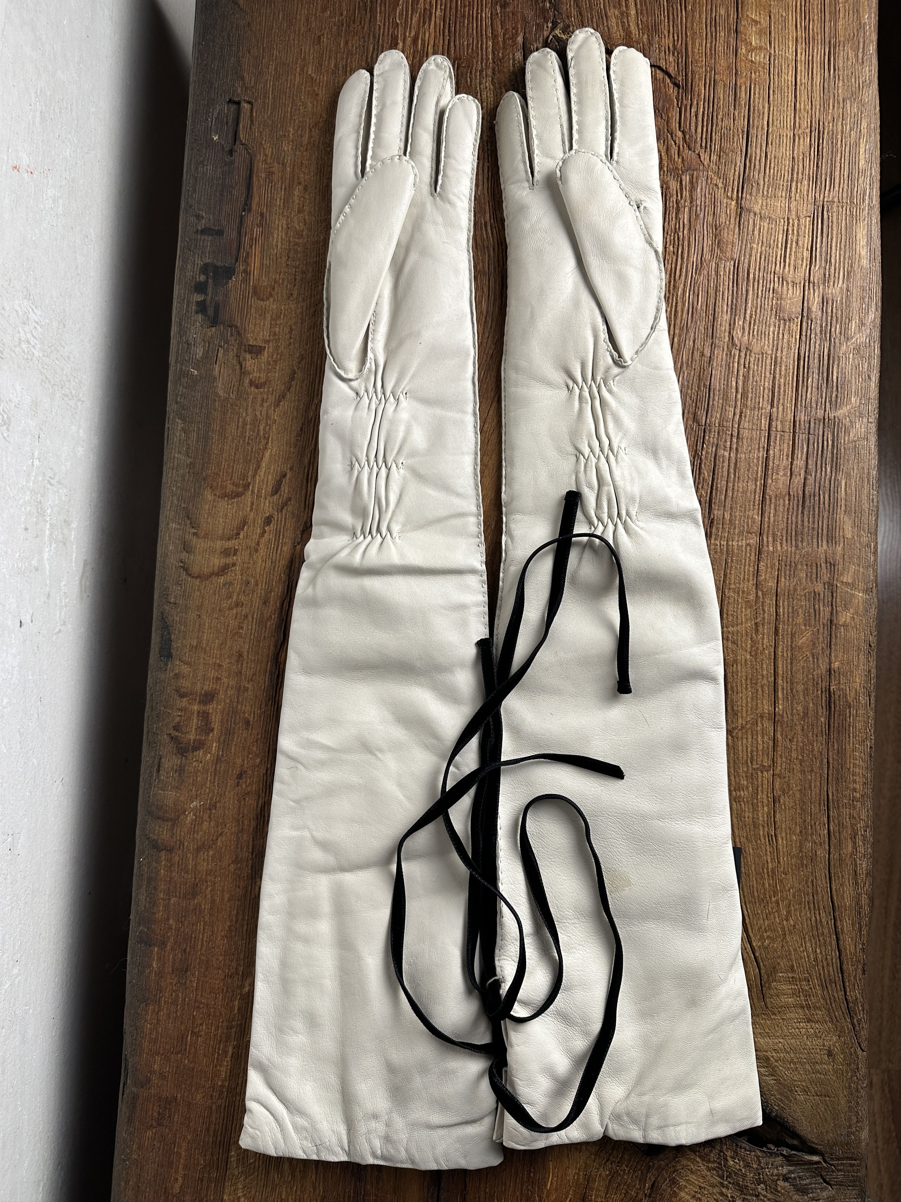 Ann Demeulemeester Ann Demeulemeester Off White Joris Long Gloves Size ONE SIZE - 6 Thumbnail