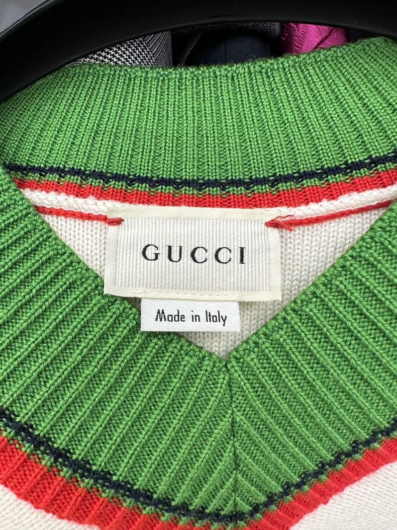 Gucci Gucci Size 10 V-neck sweater 2503-Nextarrow Size US XS / EU 42 / 0 - 3 Thumbnail