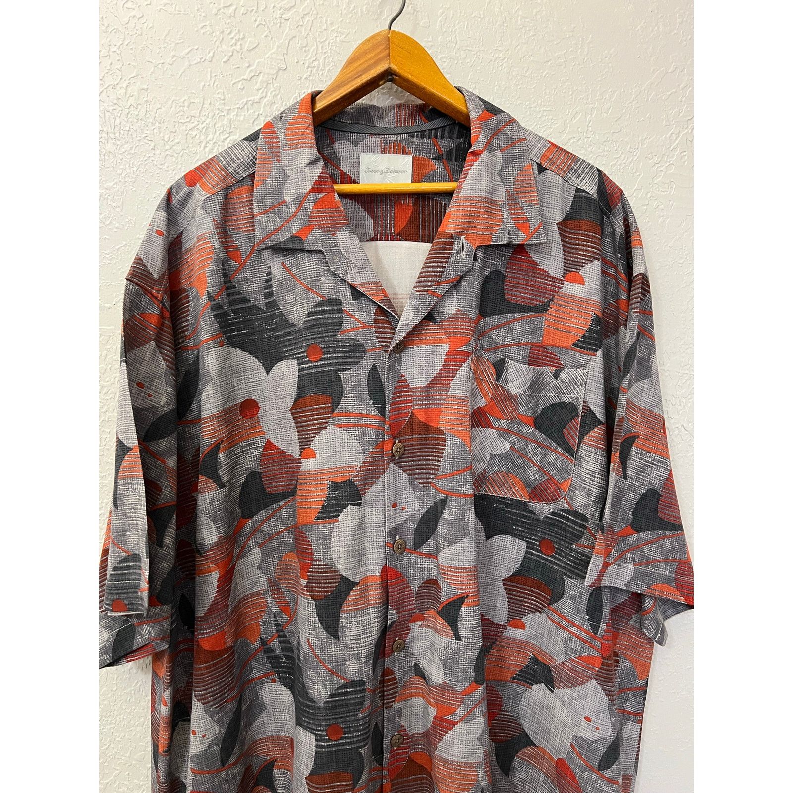 Tommy Bahama Tommy Bahama Silk Shirt Mens Medium Gray Abstract Hawaiian Size US XXL / EU 58 / 5 - 2 Thumbnail
