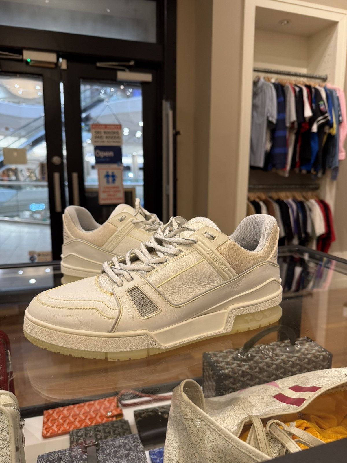 Louis Vuitton Louis Vuitton Trainer - White Size US 9 / EU 42 - 1 Thumbnail