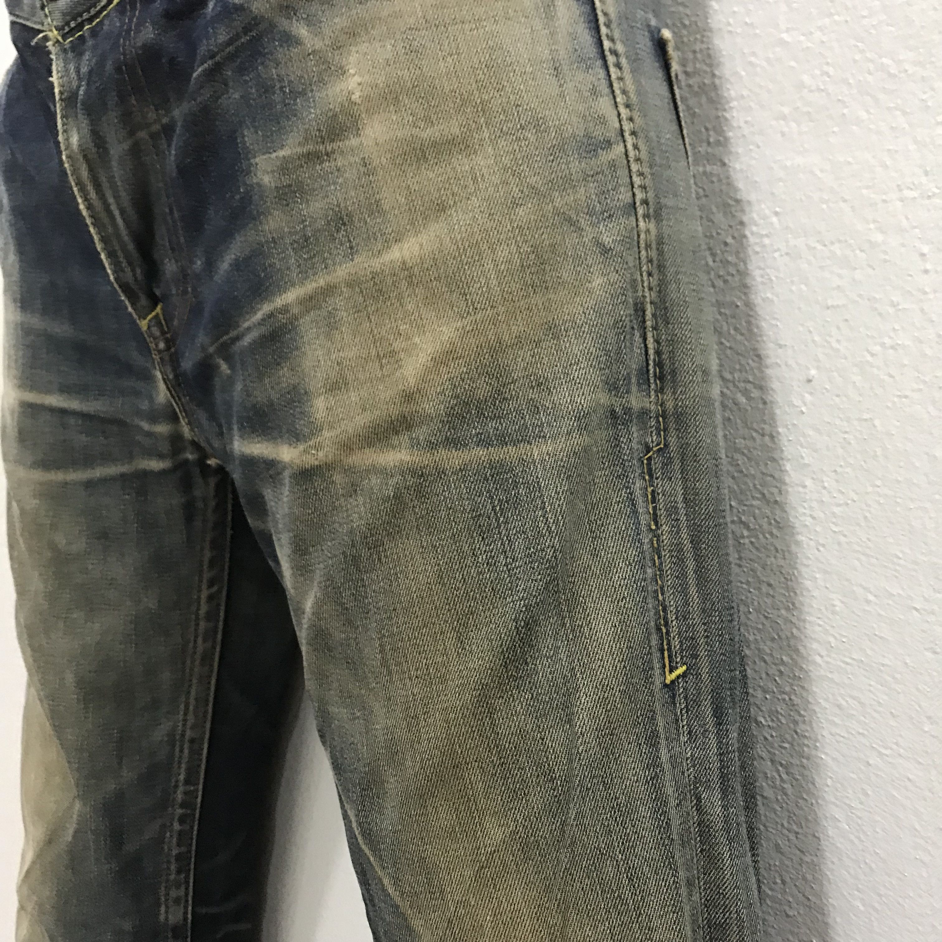 Levi's Vintage Levi’s Distressed Faded Indigo Rugged Stone Washed Size US 33 - 9 Thumbnail