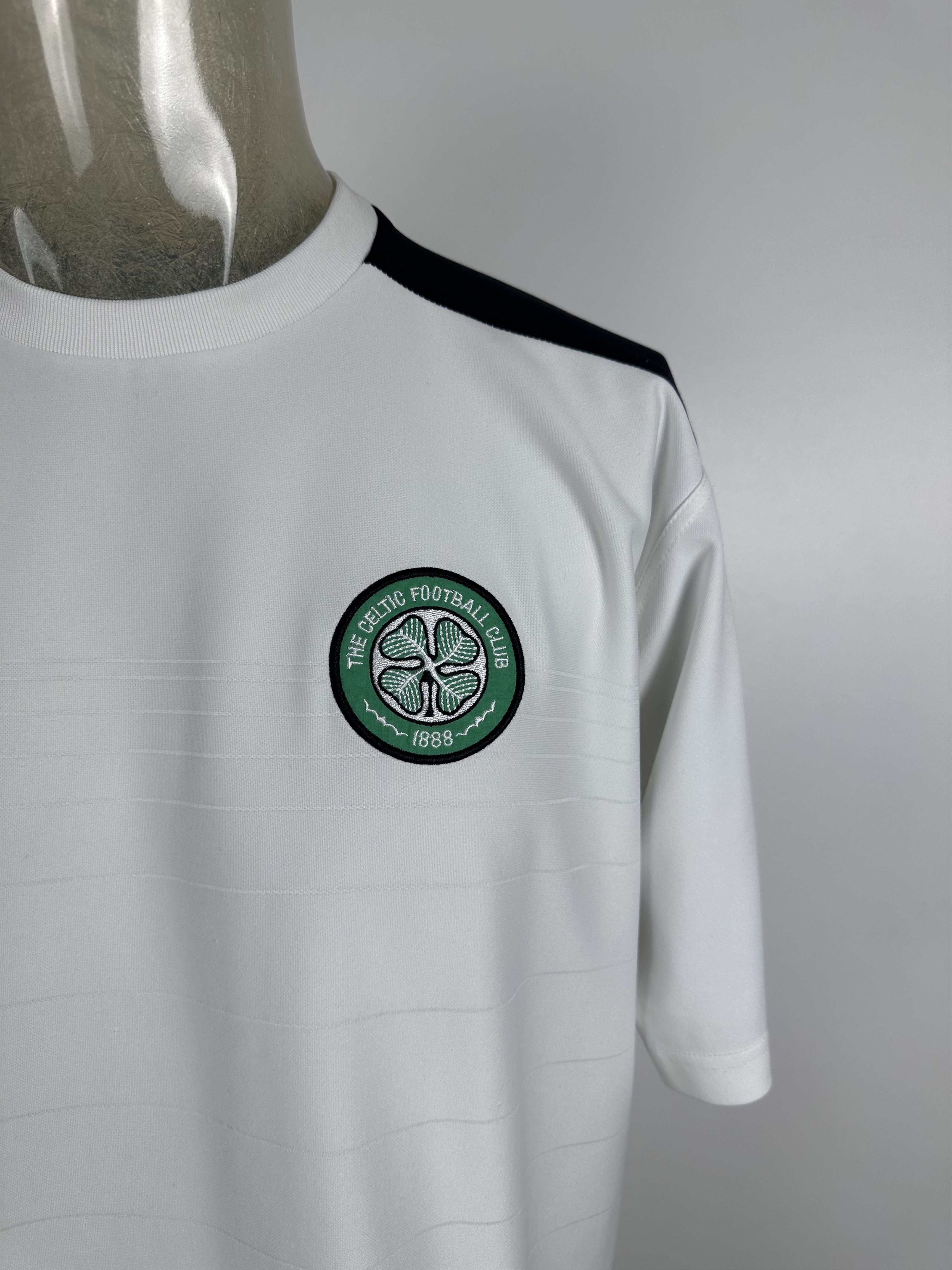 Umbro × Vintage Celtic 2000 Football Shirt Soccer Jersey White Umbro Mens Size US XL / EU 56 / 4 - 2 Thumbnail