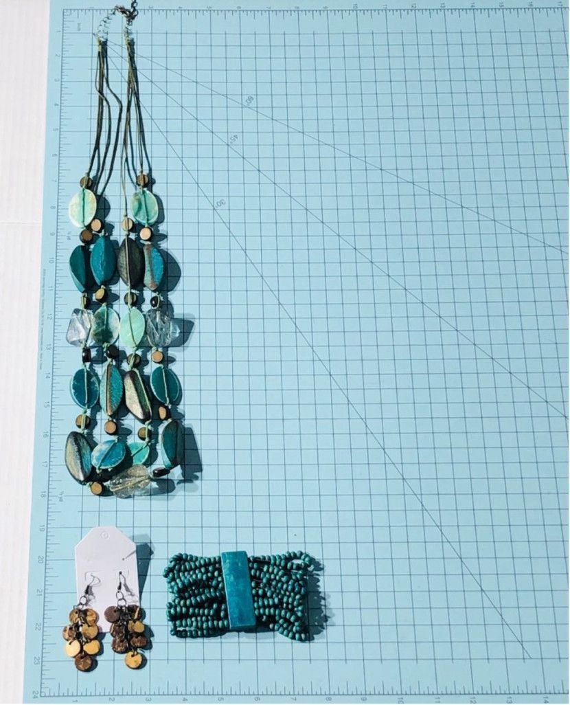 Vintage Vintage Wooden Necklace Bracelet Earrings Set Turquoise Blue Size ONE SIZE - 7 Thumbnail