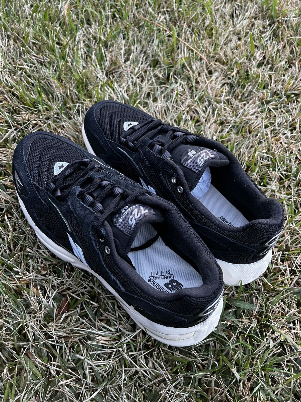New Balance NEW New Balance 725 Black size 10 Mens shoes Size US 10 / EU 43 - 6 Thumbnail