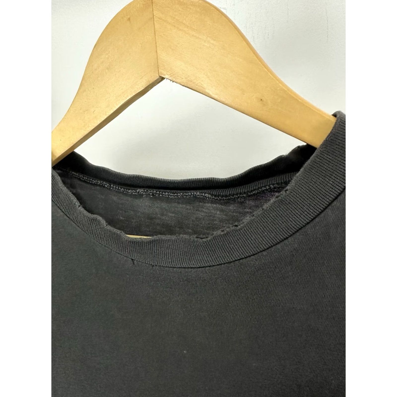Vintage VTG 90s Faded Worn Distressed Cotton Single Stitch BLANK Black T-Shirt XL Mens Shirts Size XL Black Distressed 90s Grunge Skate Surf Blank T-Shirt Size US XL / EU 56 / 4 - 5 Thumbnail