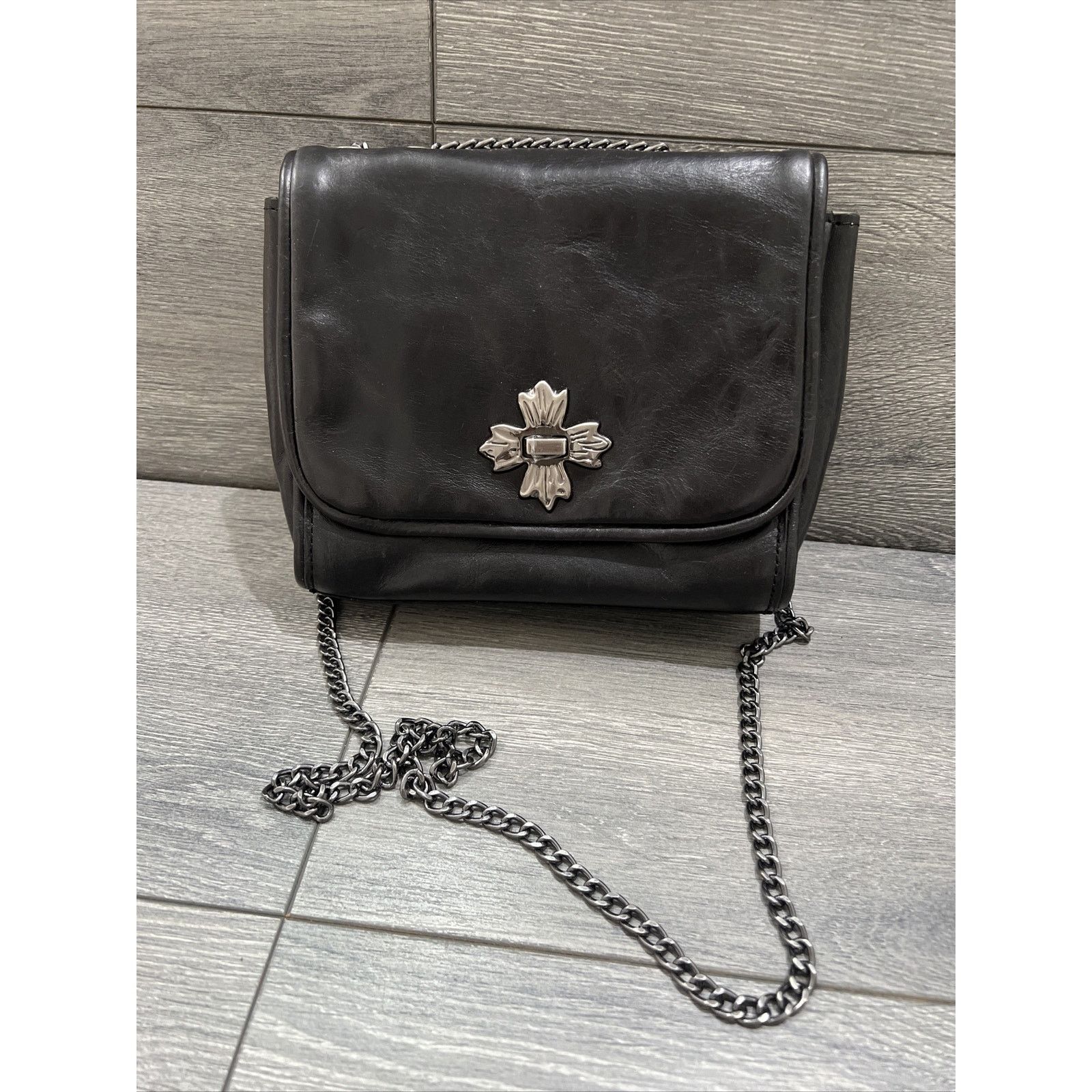 Patricia Nash Patricia Nash Leather Flap Chain Bag Black Bag A554740 Size ONE SIZE - 1 Thumbnail