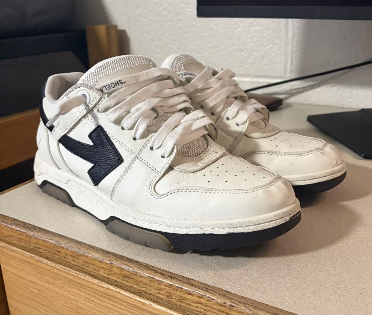 Off-White Off White Out of Office Sneakers Size US 10 / EU 43 - 2 Thumbnail