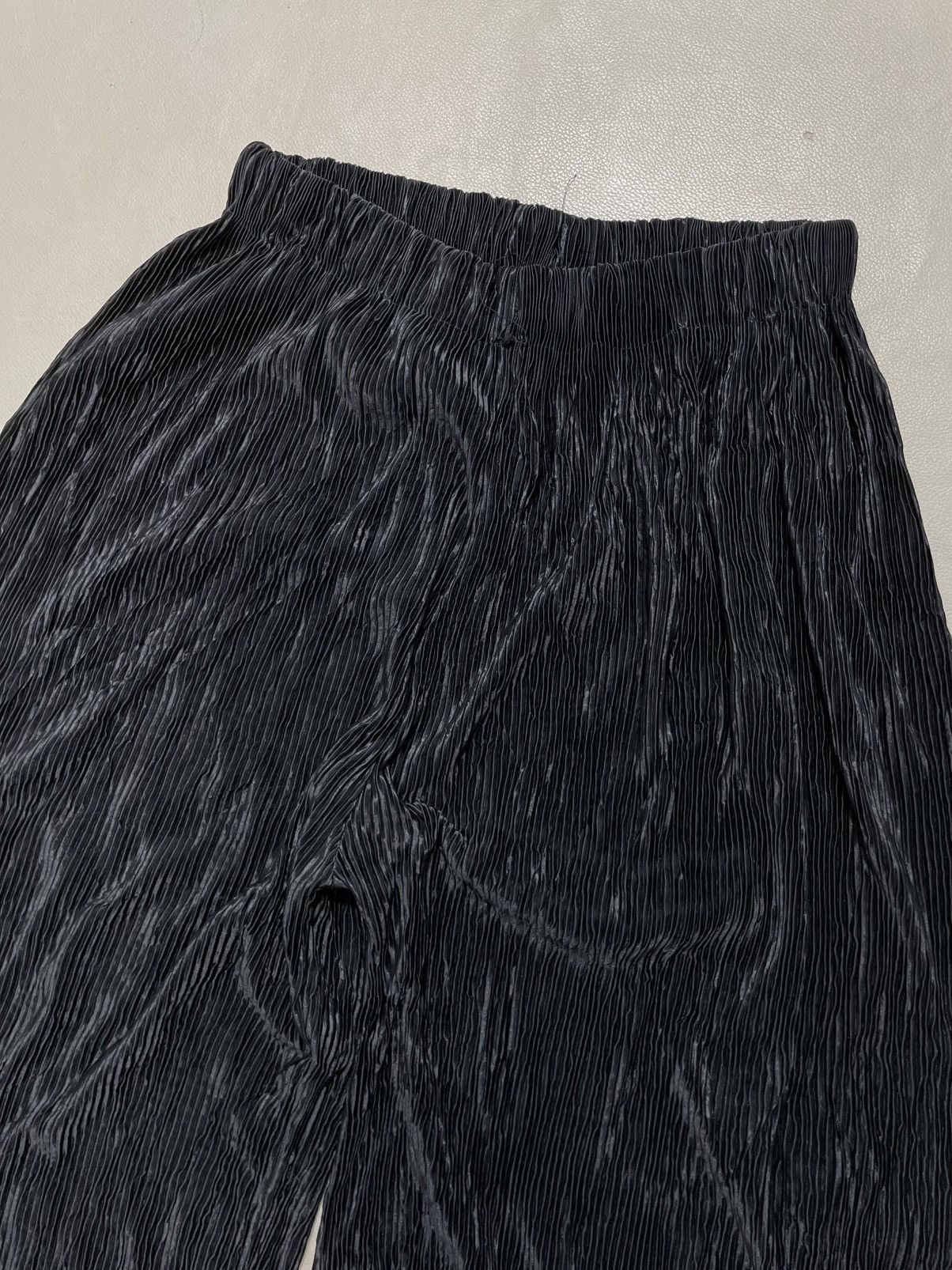 Designer × Issey Miyake True Alternative Black Pleated wide leg pants issey style Size 30" / US 8 / IT 44 - 2 Thumbnail