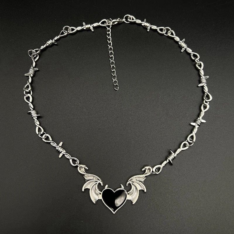 Vintage Vintage Goth Wing Heart Necklace Size ONE SIZE - 2 Thumbnail