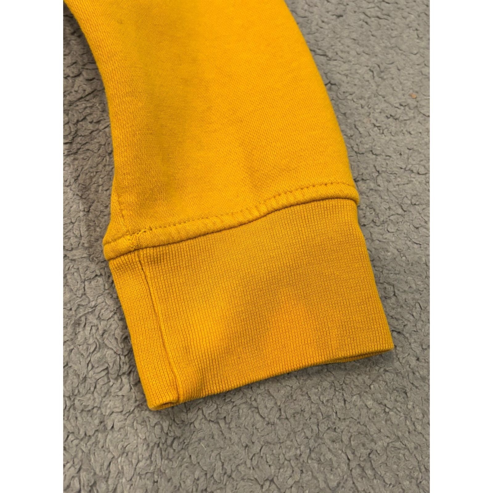 Levi's VINTAGE Levi's Crew Neck Sweatshirt Mens Small Yellow Long Sleeve Pullover Fleece FLAW Size US S / EU 44-46 / 1 - 2 Thumbnail