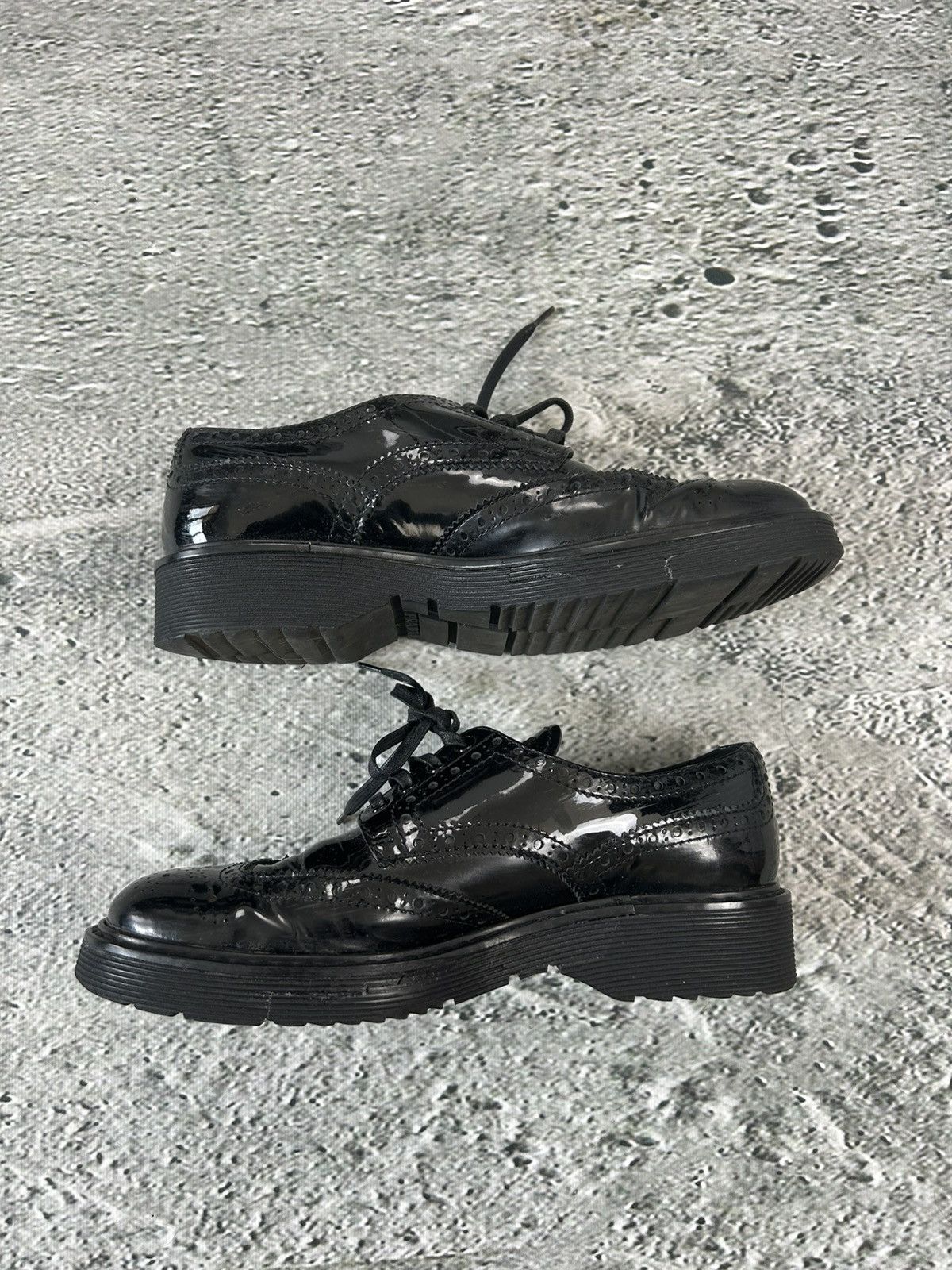 Prada × Vintage Prada Wingtip Patent Brogue Oxfords Black 38,5 Red Tab Size US 7.5 / IT 37.5 - 5 Thumbnail