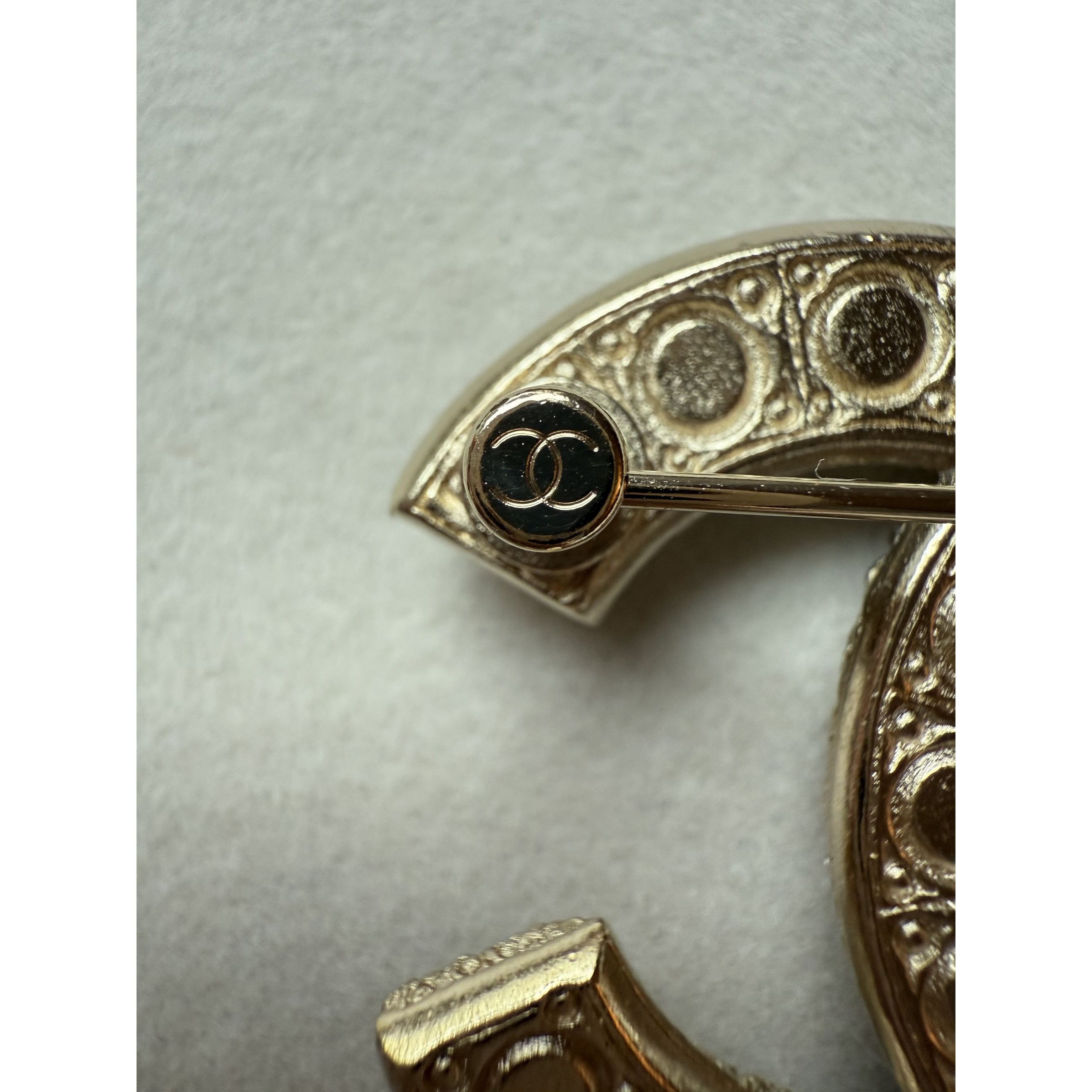 Chanel Chanel Gold-Tone CC Logo Brooch With Faux Pearls & Crystals Size ONE SIZE - 12 Thumbnail