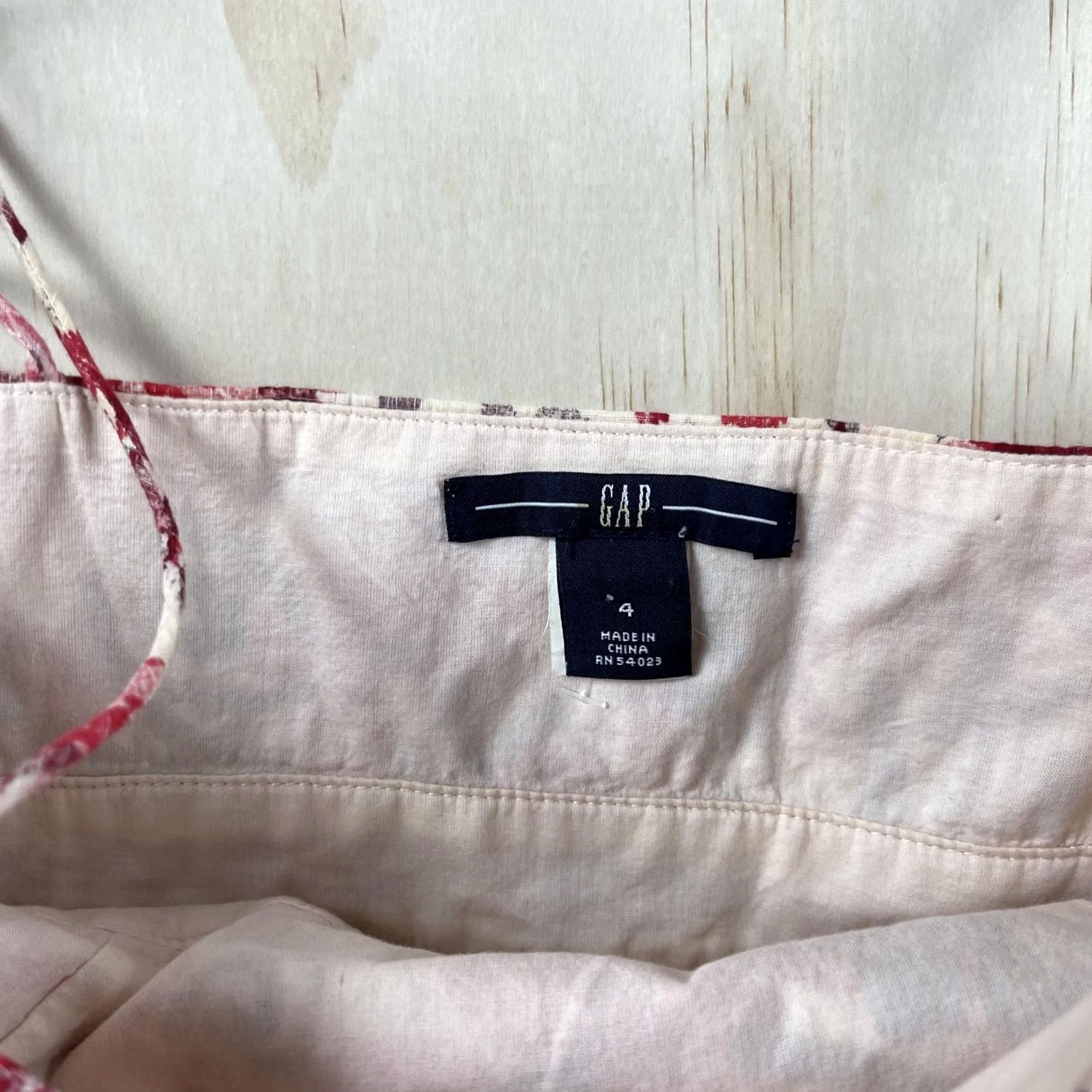 Gap VINTAGE? (No) Gap Dress Womens 4 Red Floral Spaghetti Strap Fit & Flare Sundress Knee Length Shirt? Size S / US 4 / IT 40 - 2 Thumbnail