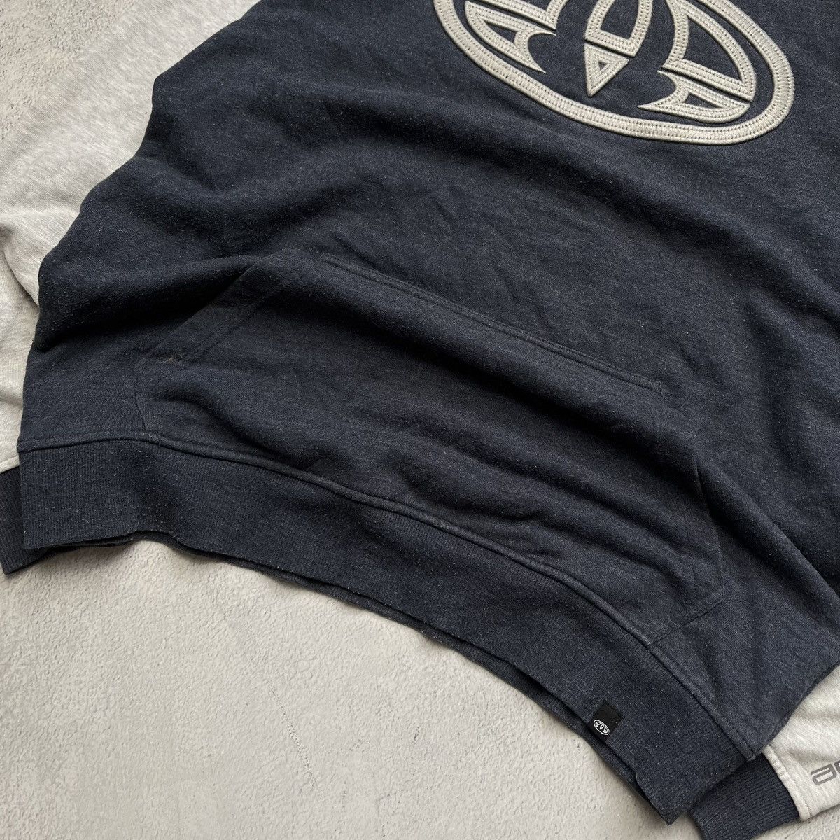 Vintage Vintage Animal Genuine Product y2k big logo hoodie Size US M / EU 48-50 / 2 - 4 Thumbnail