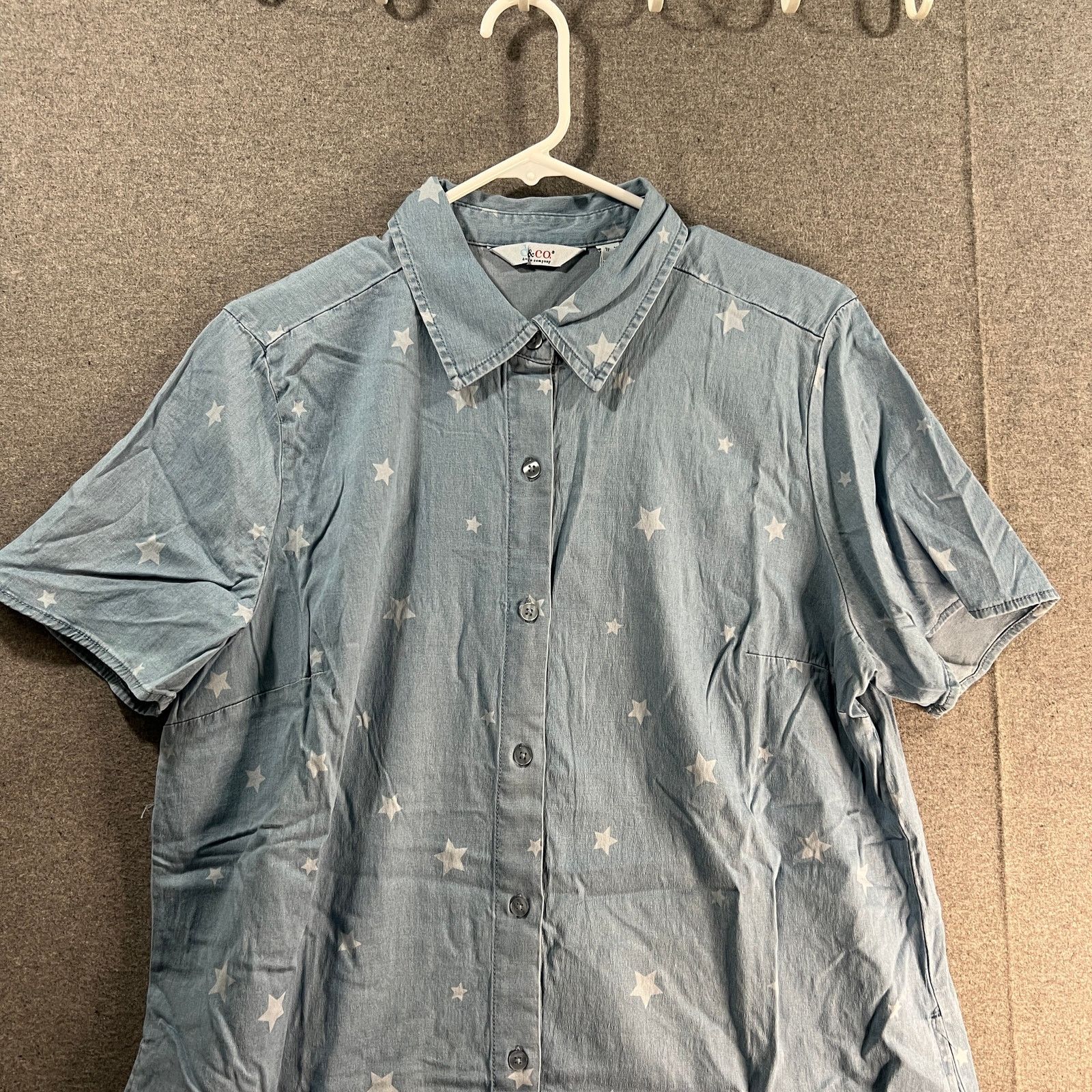 Denim & Co. Denim & Co. Stretch Lyocell Star Print Short-Sleeve Size M / US 6-8 / IT 42-44 - 4 Thumbnail