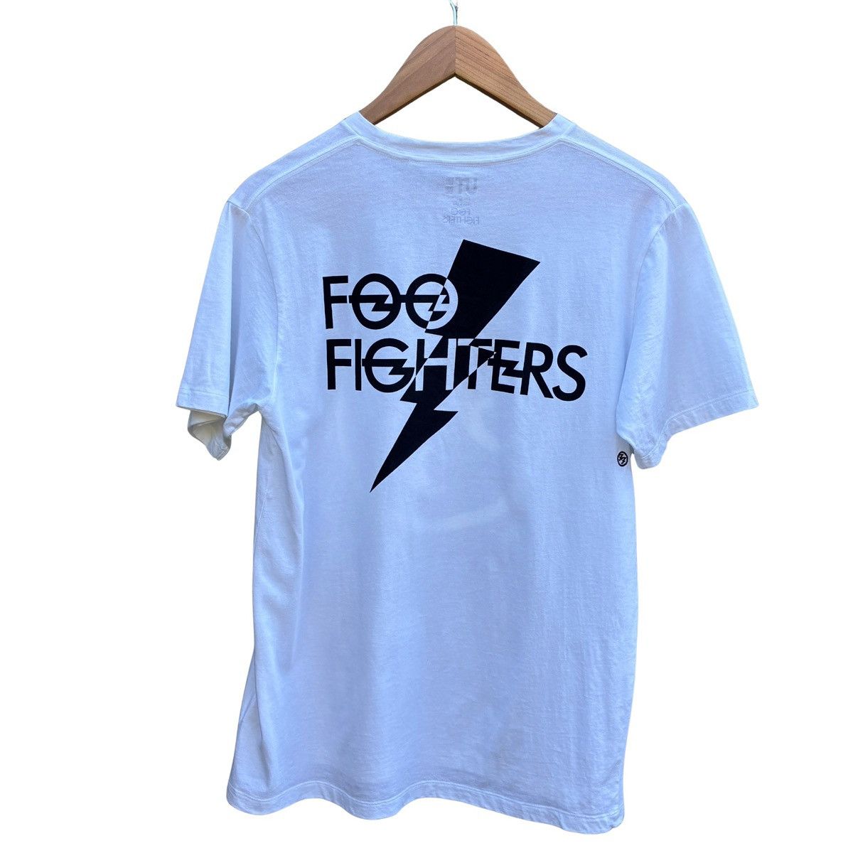 Uniqlo Uniqlo x Foo Fighter Band White T-Shirt Sz M Size US M / EU 48-50 / 2 - 2 Thumbnail