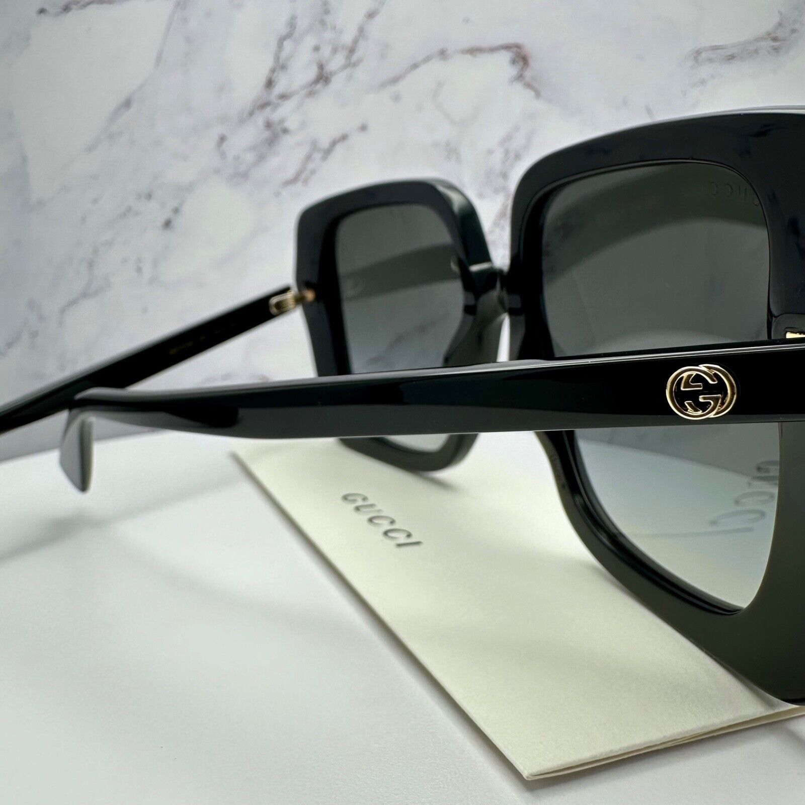 New Gucci Sunglasses Black Square Gold Interlocking GG