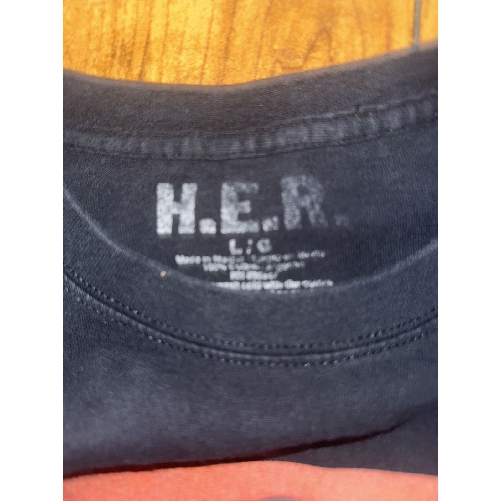 Band Tees H.E.R. Photograph T-Shirt Black Large 20x25.5 Size US L / EU 52-54 / 3 - 3 Thumbnail