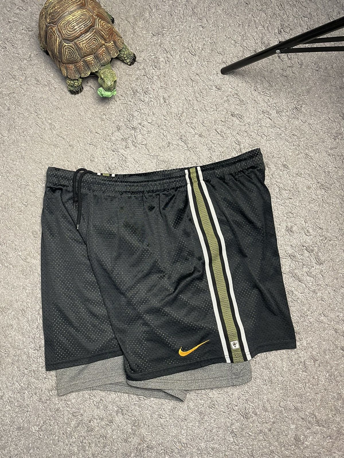 Nike × Vintage 90’s Vintage Nike basketball Swoosh Shorts Size US 36 / EU 52 - 1 Thumbnail