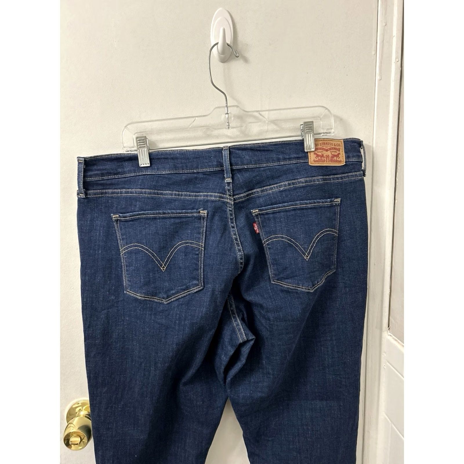 Levi's Levi's Jeans Classic Straight Womens Size 38x30 Dark Wash Mid Rise Denim 5-Pocket Stretch Jeans Womens Size 26" / US 2 / IT 38 - 6 Thumbnail
