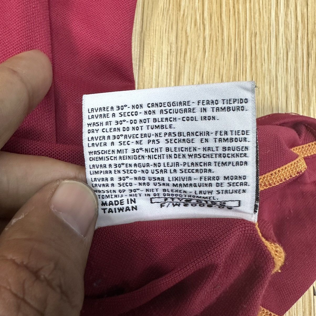 Vintage Vintage AS ROMA TOTTI 2008 2009 Youth Jersey A854 Size US S / EU 44-46 / 1 - 9 Thumbnail