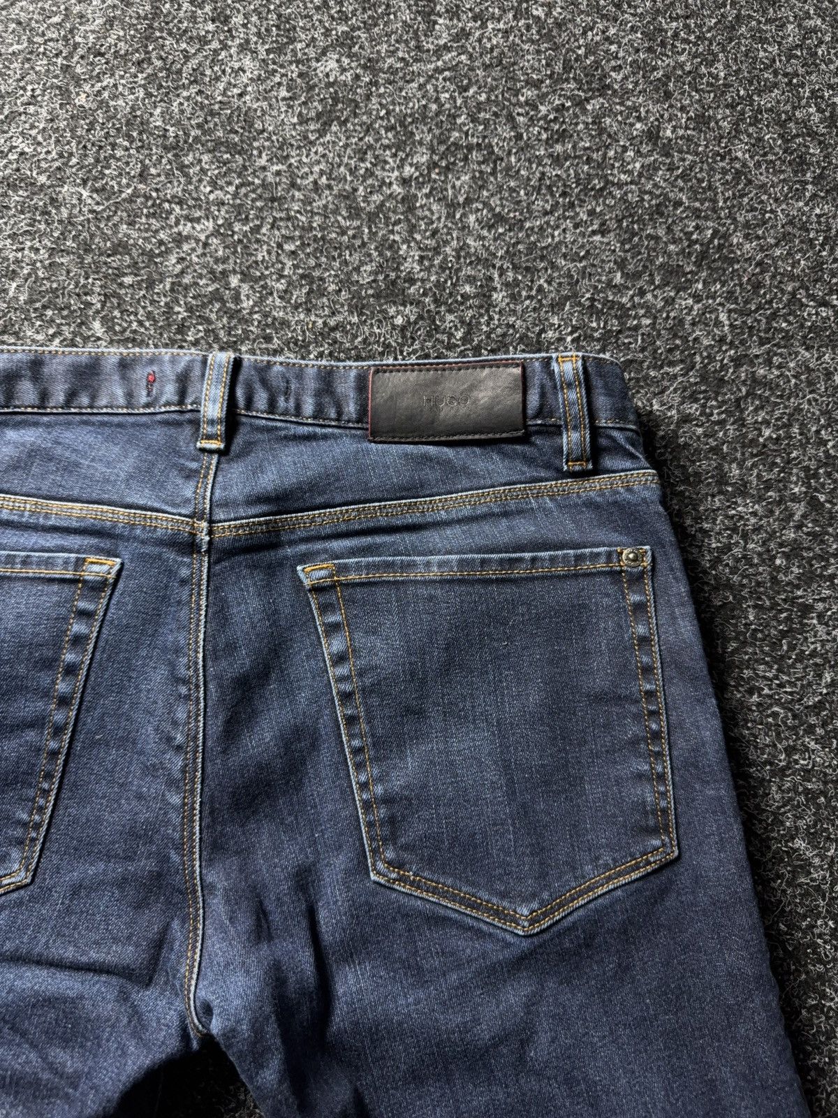 Hugo Boss Luxury Hugo Boss Red Label Straight Fit Dark Wash Jeans Size US 30 / EU 46 - 10 Thumbnail