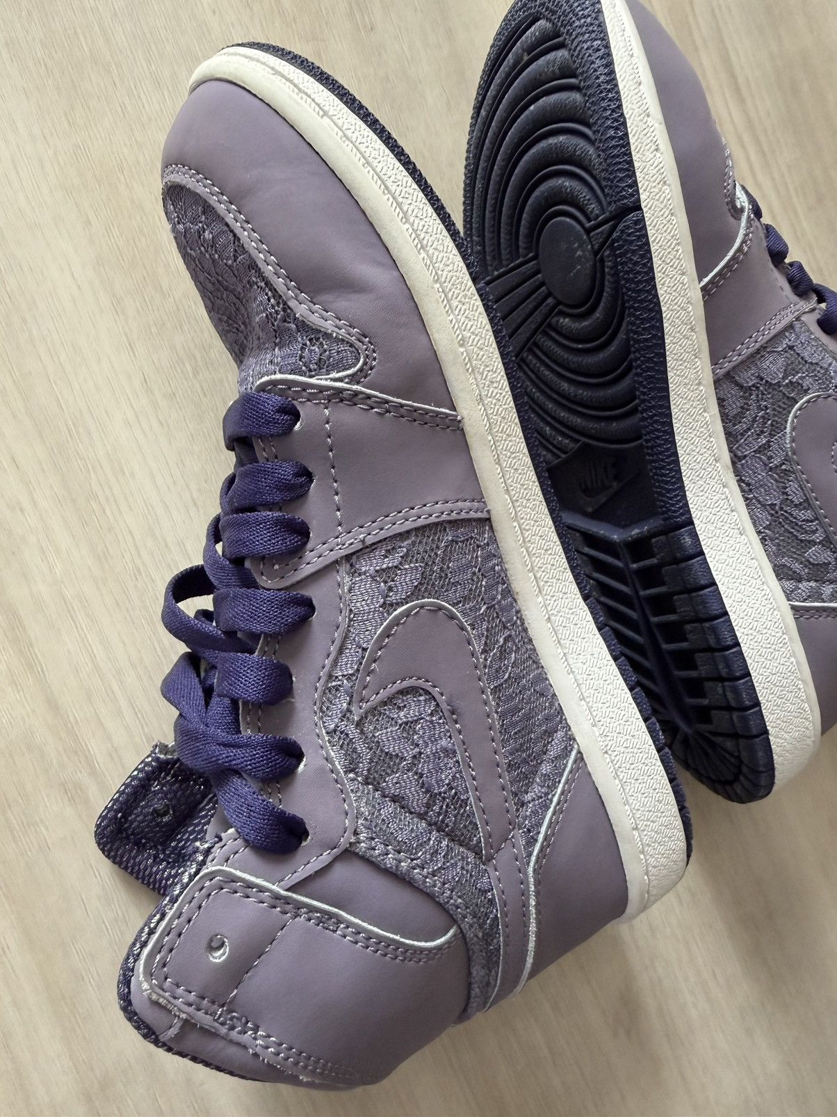 Nike 2010 Air Jordan 1 Purple Daybreak Lace Sz 2.5y w/ OG box Size US 5 / IT 35 - 5 Thumbnail