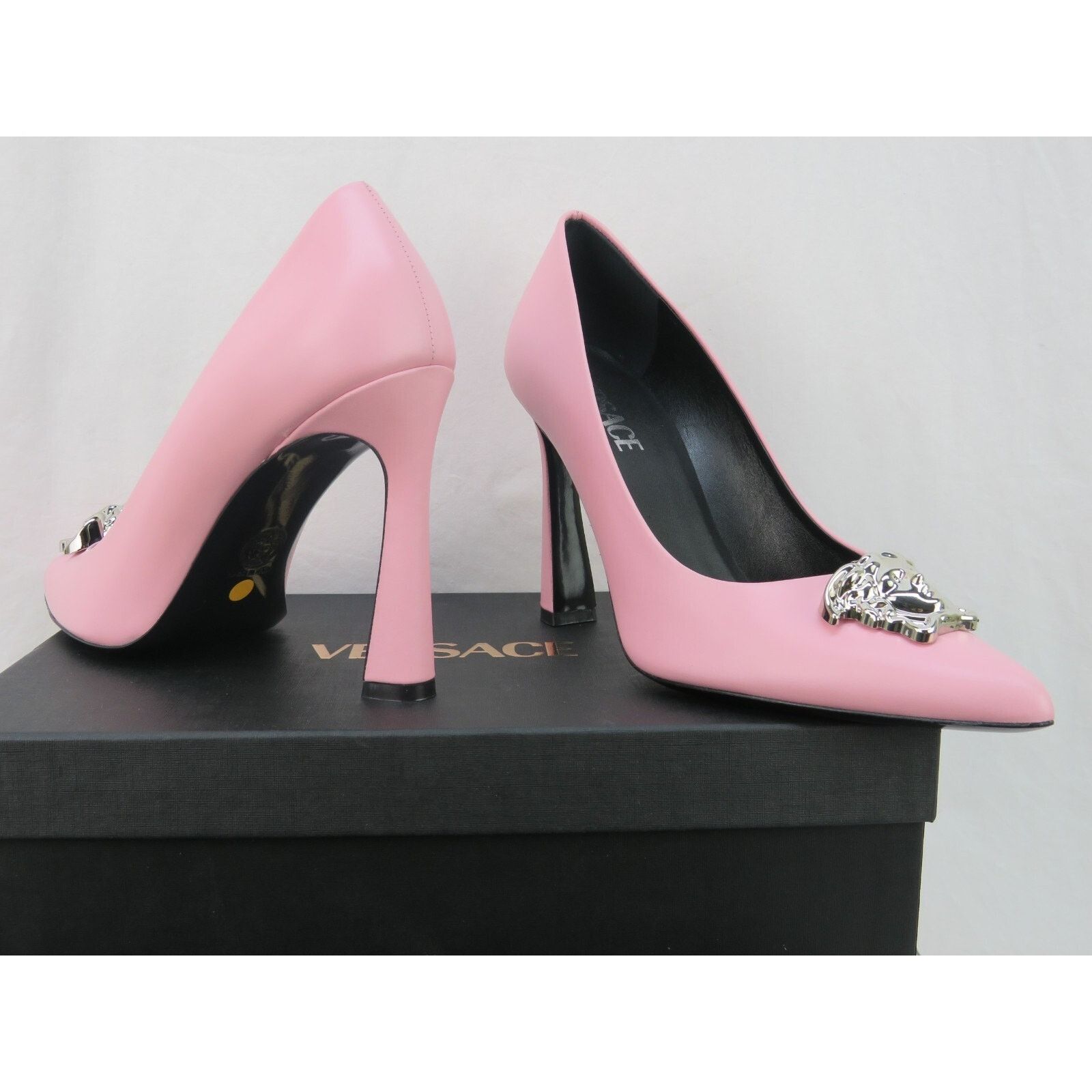 Versace VERSACE ROSE PINK LEATHER SILVER MEDUSA HEAD LOGO PUMPS 39 Size US 9 / IT 39 - 4 Thumbnail