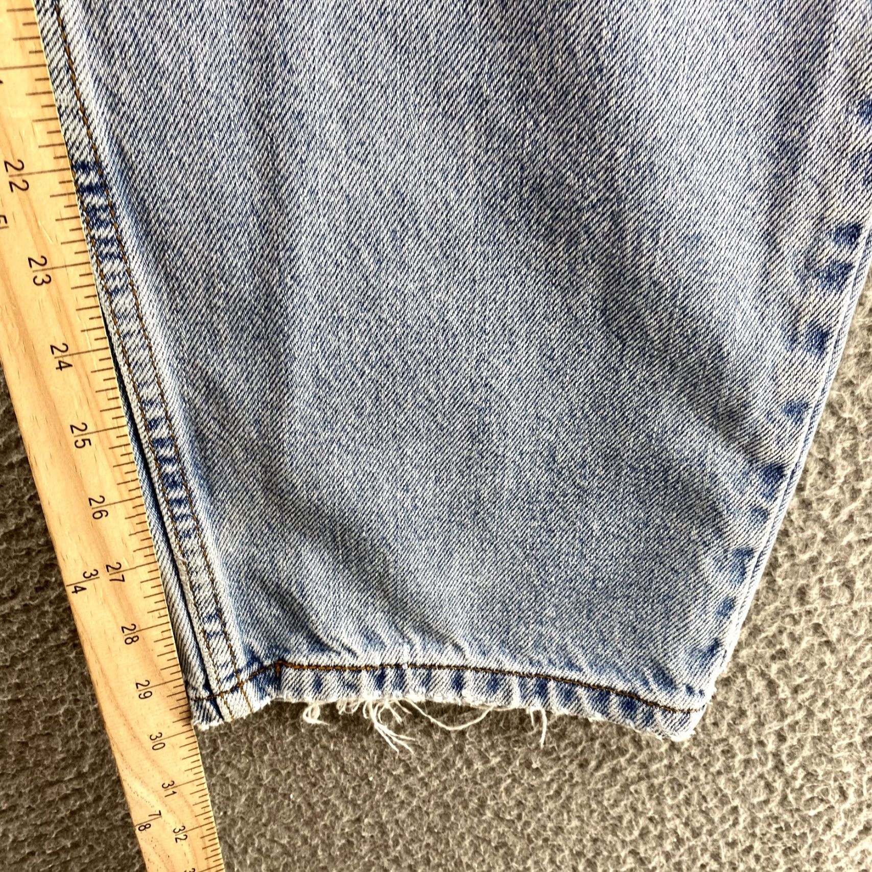 Levi's Levi's 560 Jeans Mens 35x30 Blue Light Wash Skater Tapered Denim 90s Streetwear - Vintage? No (but use rules) Size US 35 - 4 Thumbnail