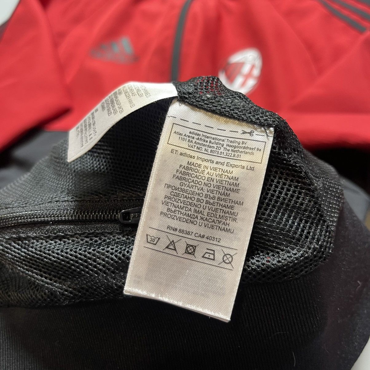 Adidas × Vintage AC MILAN ADIDAS 2017/2018 FOOTBALL SOCCER ANTHEM TRACK TOP Size US M / EU 48-50 / 2 - 8 Thumbnail