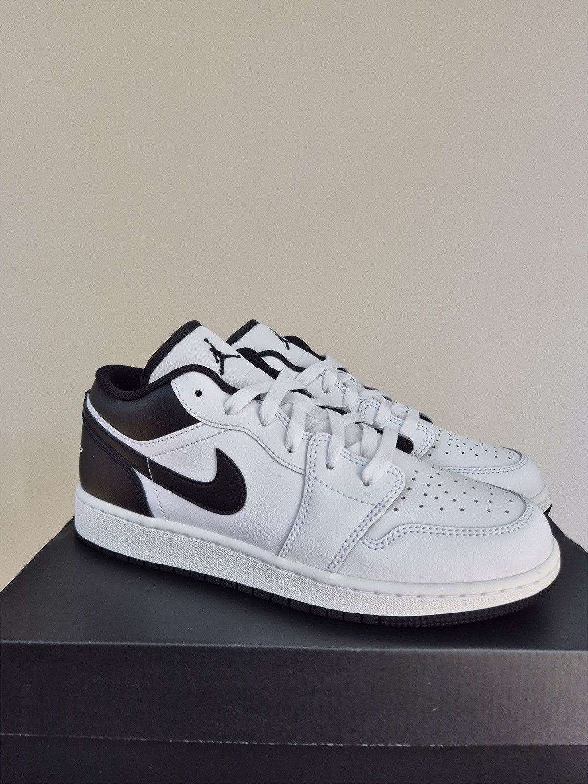 Jordan Brand Nike Air Jordan 1 Low White Black (553560-132) 38.5 EU Size US 7.5 / IT 37.5 - 1 Thumbnail