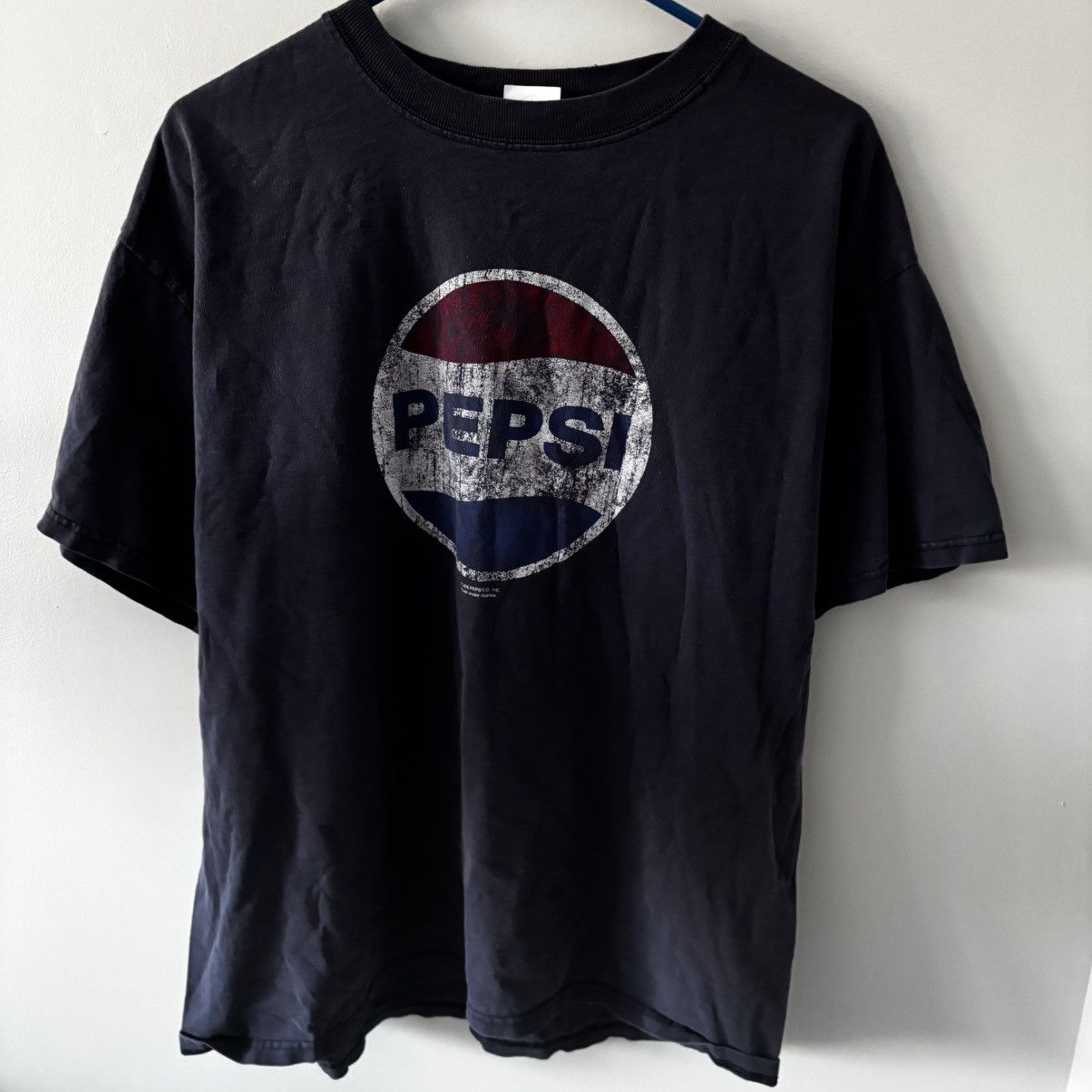 Vintage Vintage 2006 Beautifully Sunfaded Pepsi Co Logo T Shirt Size US L / EU 52-54 / 3 - 1 Thumbnail