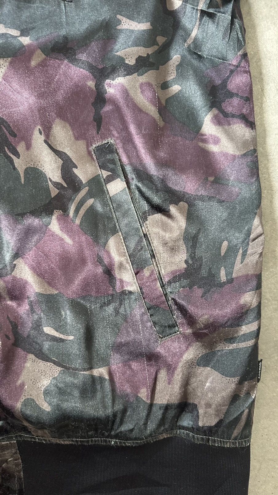 Stussy VINTAGE STUSSY WINE CAMO SATIN BOMBER JACKET Size US XL / EU 56 / 4 - 4 Thumbnail