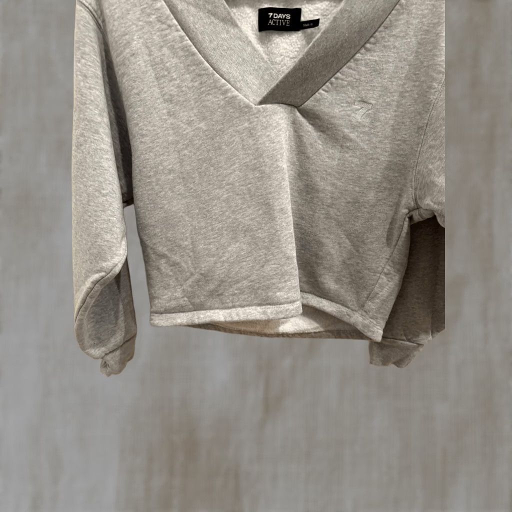 7 Days Active VINTAGE 7 Days Active Women's Sweatshirt V-Neck Cropped Oversized Gray Small Size S / US 4 / IT 40 - 1 Thumbnail