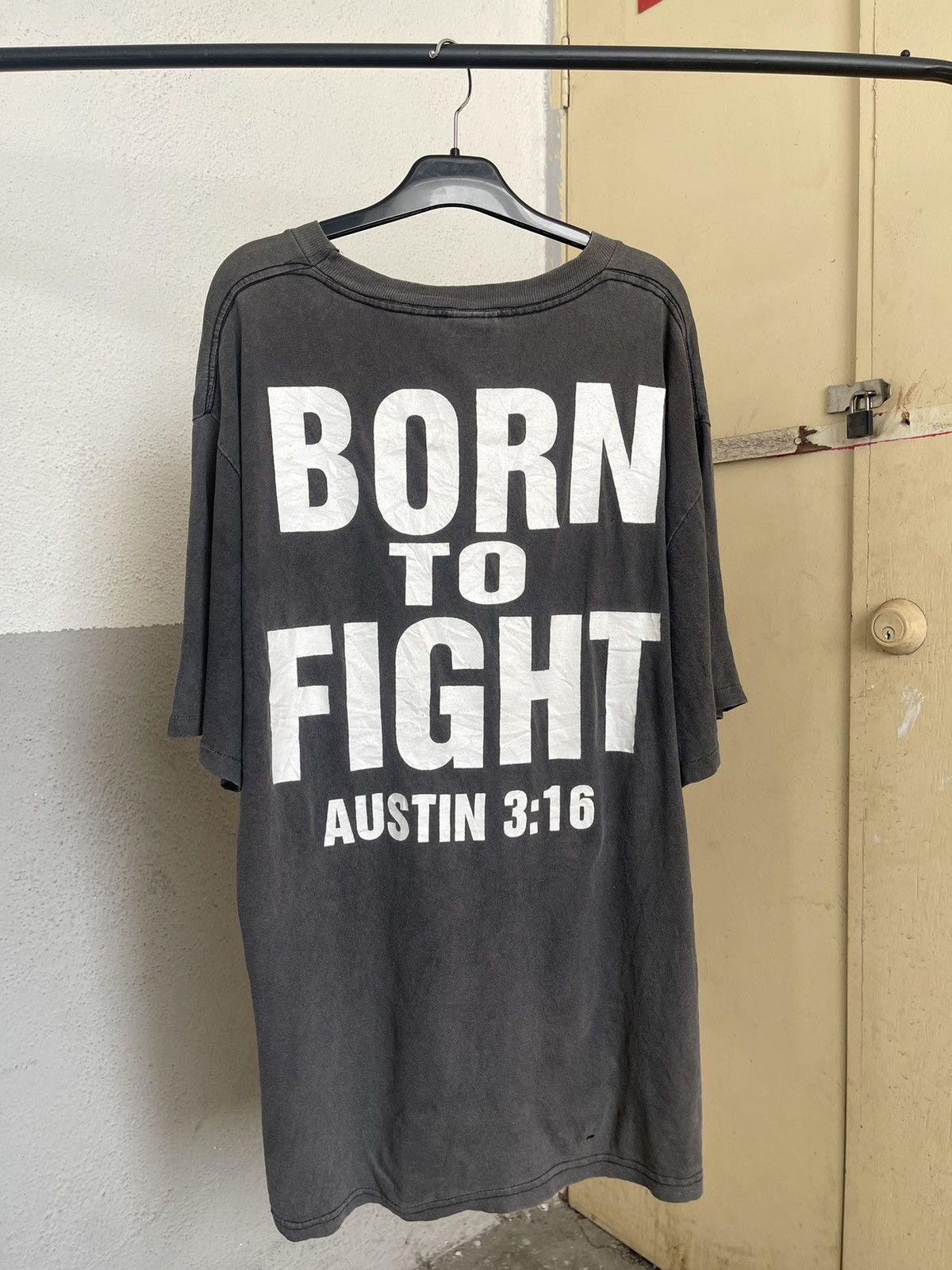 WWF Vintage 1998 Steve Austin Born to Fight Faded T Shirt Size US XL / EU 56 / 4 - 2 Thumbnail