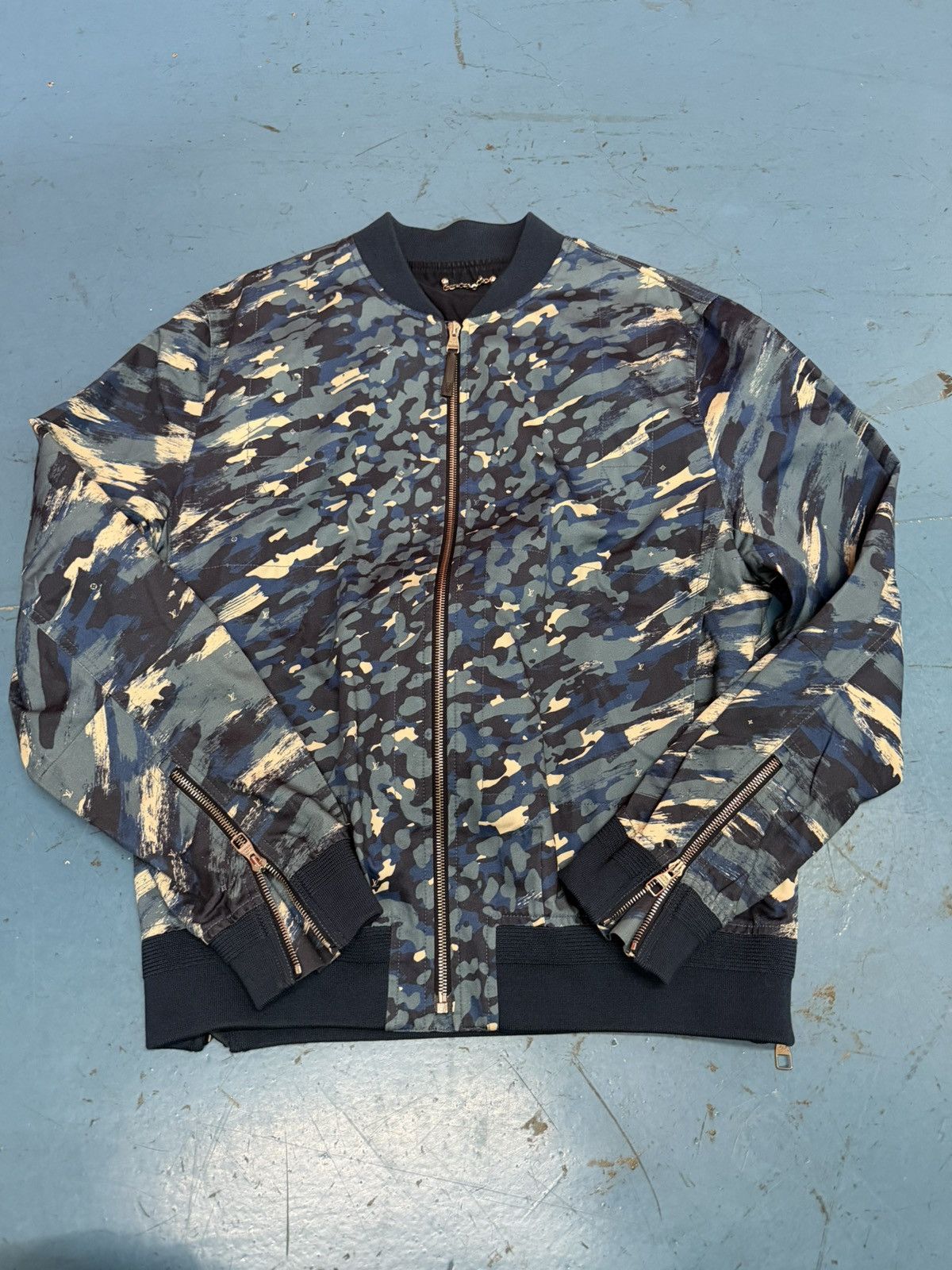 Louis Vuitton LOUIS VUITTON 2012 BLUE CAMO BOMBER Size US L / EU 52-54 / 3 - 1 Thumbnail