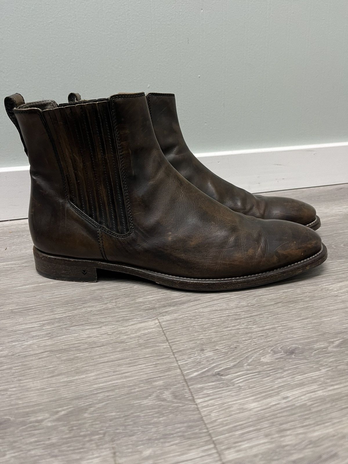 John Varvatos burnished Chelsea boot size 13 Size US 13 / EU 46 - 3 Thumbnail