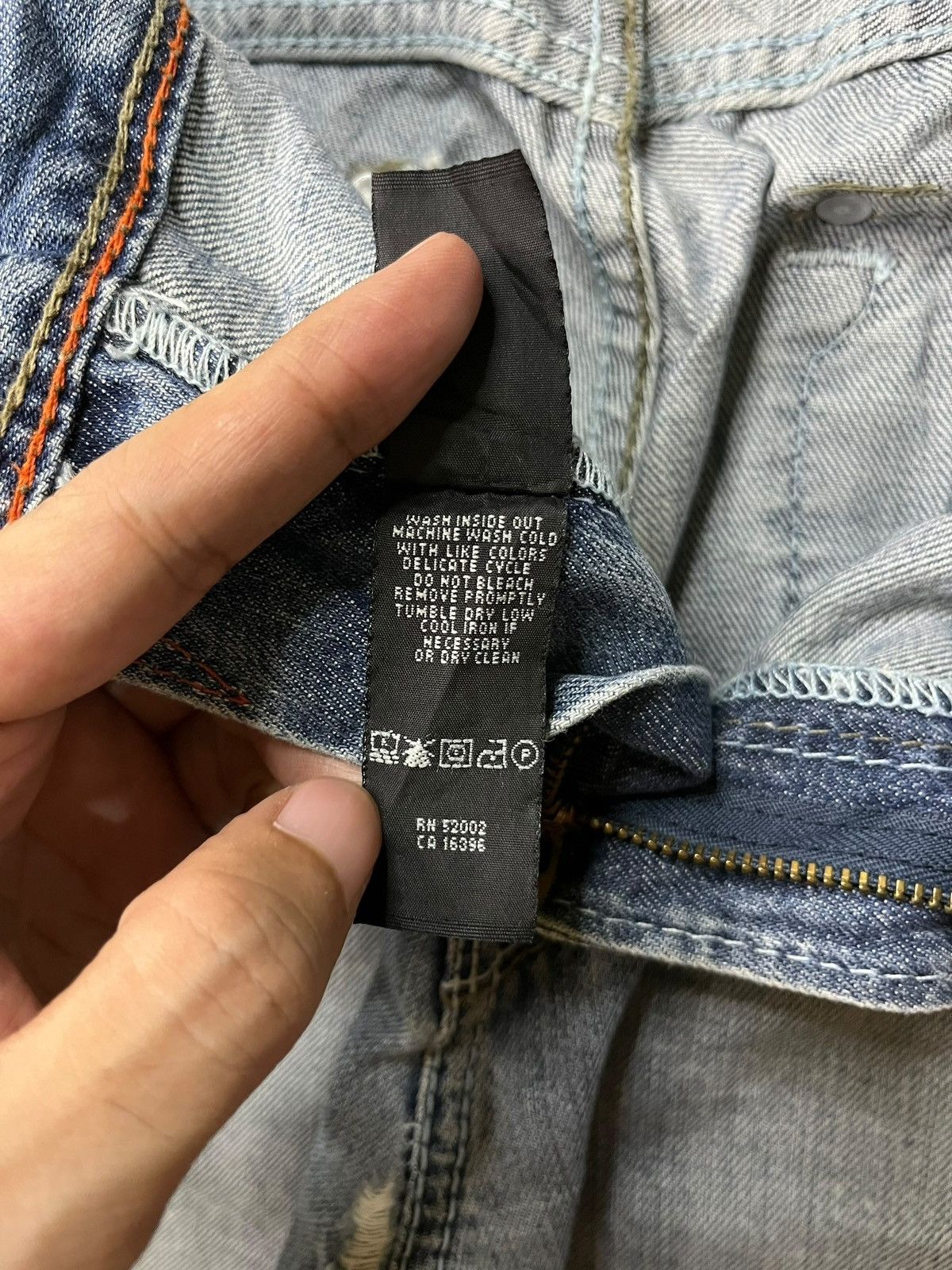 DKNY × Japanese Brand Vintage Dkny Faded Wash Distressed Style Baggy Jeans Size US 33 - 13 Thumbnail