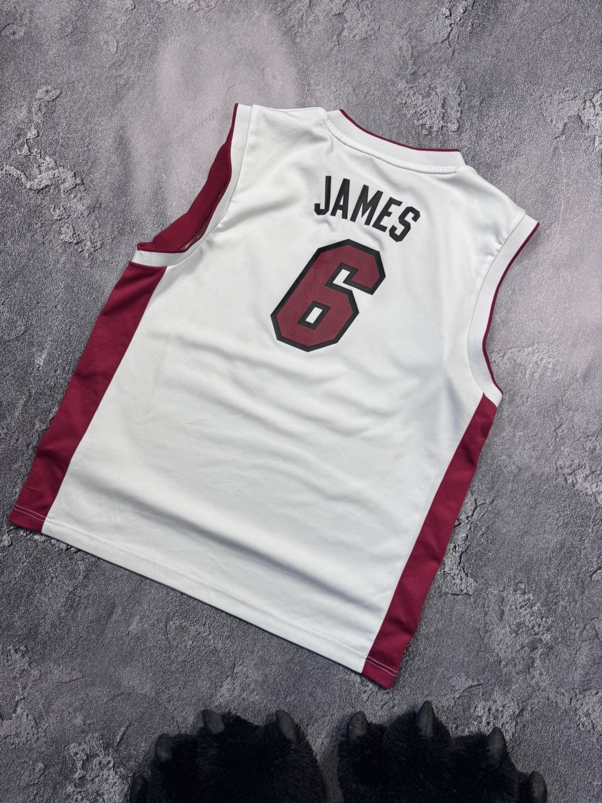Adidas Miami Heat LeBron James #6 Adidas NBA Jersey — Vintage Heat Size US L / EU 52-54 / 3 - 3 Thumbnail