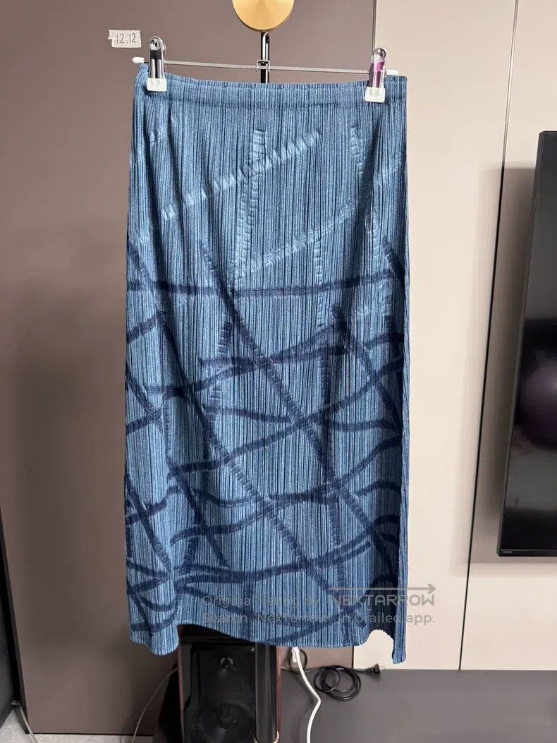Issey Miyake Print Heat-Transfer Pleated Midi Skirt