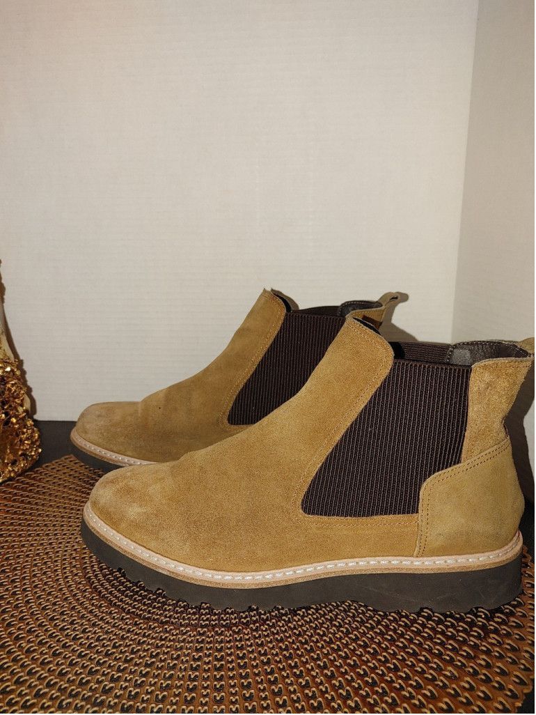 Donald Pliner Donald J. Pliner Carisac Model Bootie Size 8.5M Size US 8.5 / IT 38.5 - 1 Thumbnail
