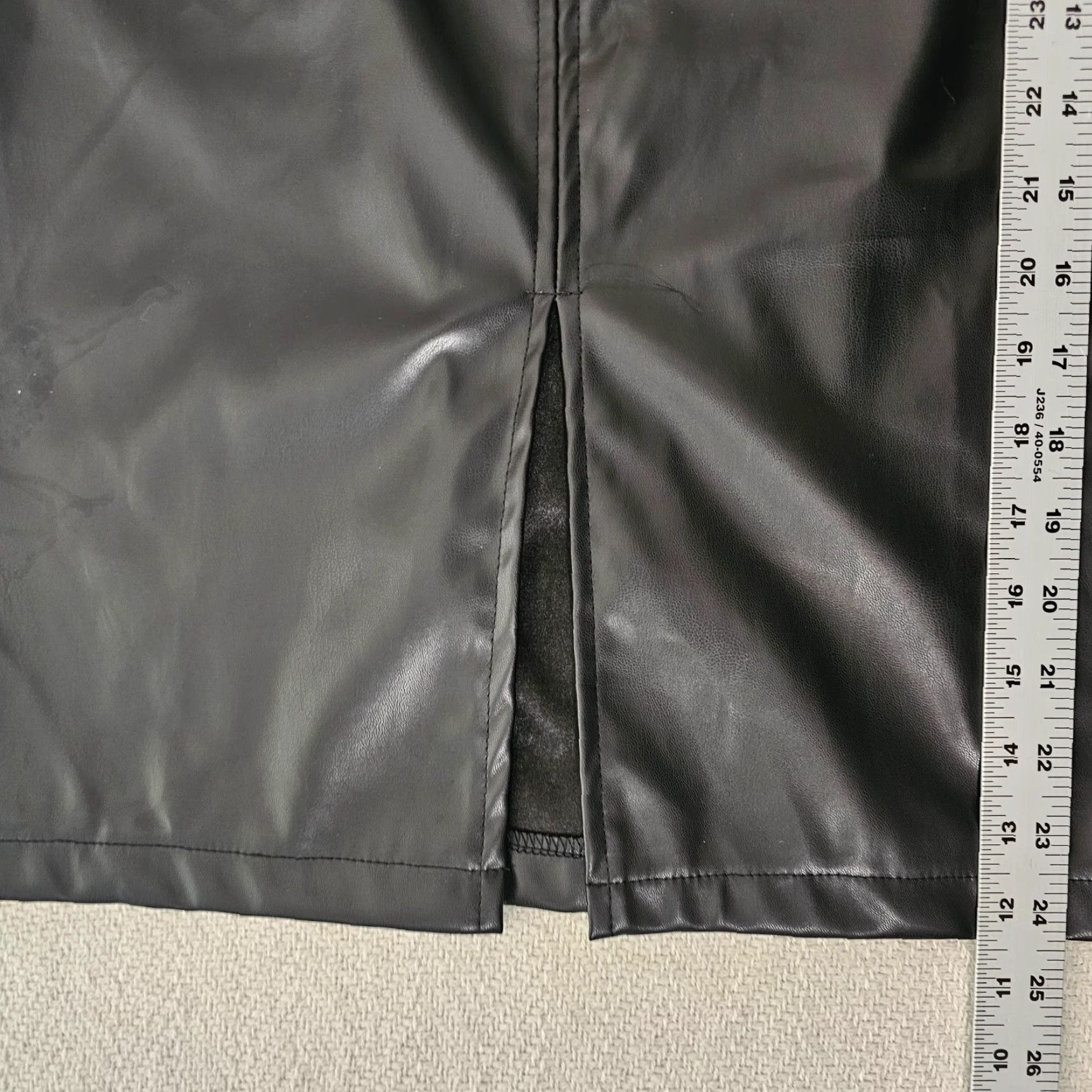 Vintage RANLEGE Skirt Women Size M Black Faux Leather Side Zipper Split Bottom Size 32" / US 10 / IT 46 - 7 Thumbnail