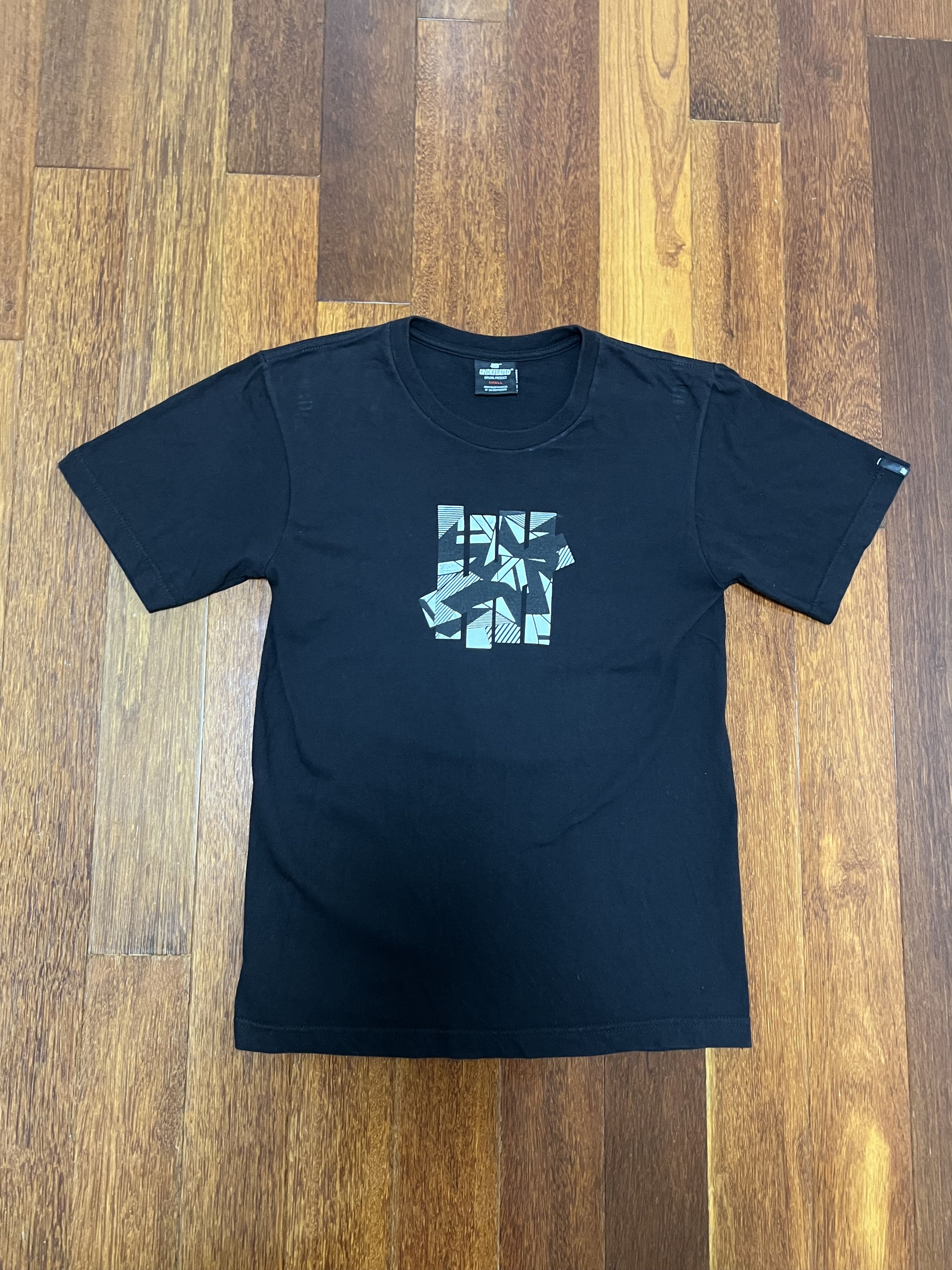 Undefeated 💚 2017 Undefeated Stripe Logo Tee Black Small Size US S / EU 44-46 / 1 - 1 Thumbnail