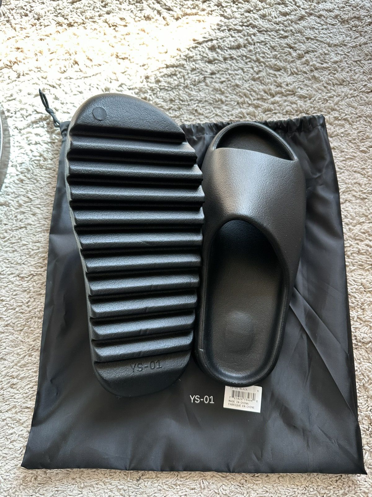 Yeezy Yeezy Slide YS-01 Black Size US 9 / EU 42 - 2 Thumbnail
