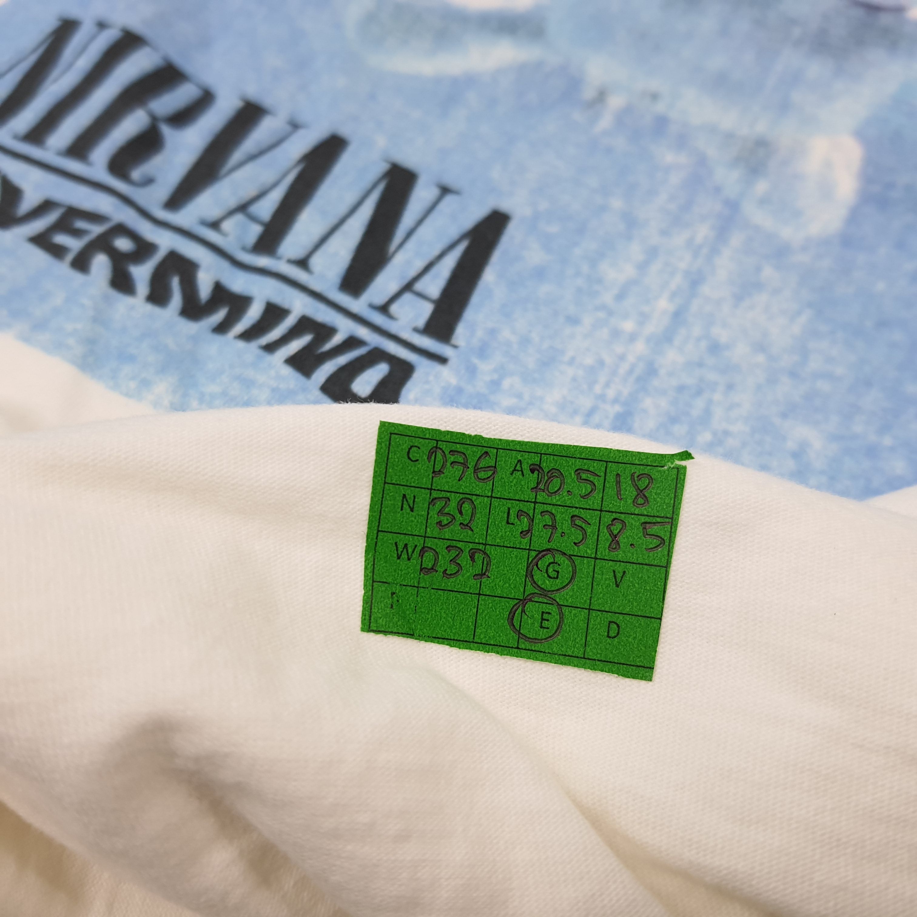 Vintage Vintage 200s Nirvana Nevermind Band Bootleg Tshirt C276N32 Size US M / EU 48-50 / 2 - 7 Thumbnail