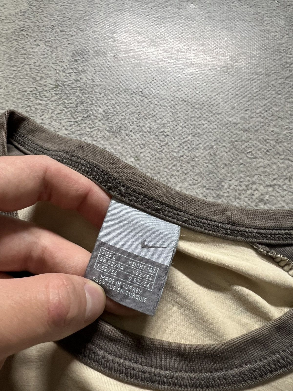 Vintage Vintage Y2k Nike 💛 Faded Mini Swoosh T-Shirt 00’s Size US L / EU 52-54 / 3 - 10 Thumbnail