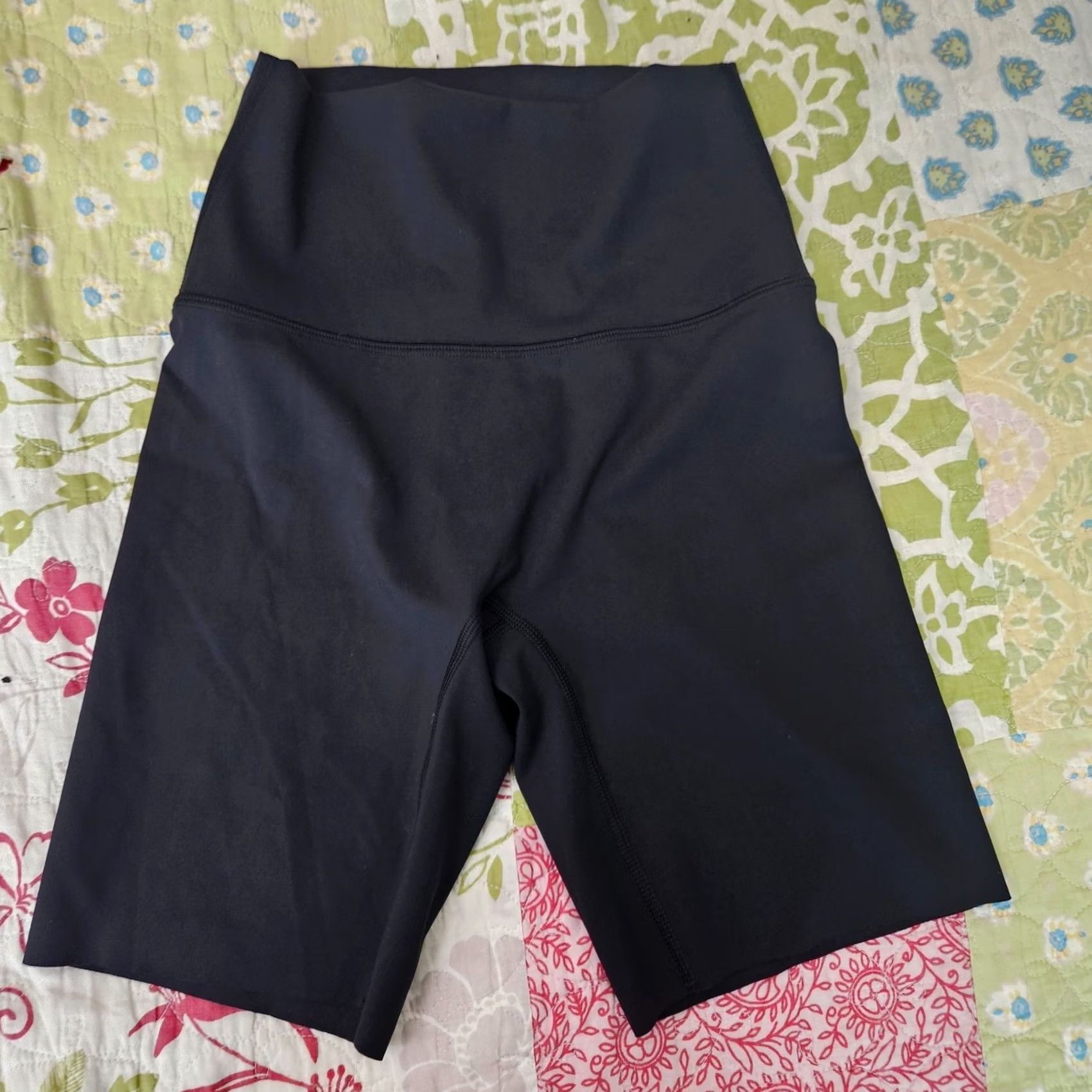 Vintage Aerie Women's Bike Short Hi-Rise 7" Inseam XS Black Regular Size XS Adult Womens Shorts Size 26" / US 2 / IT 38 - 2 Thumbnail